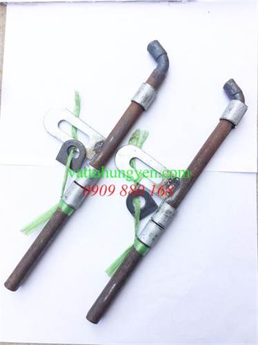 Chốt cổng dọc đen